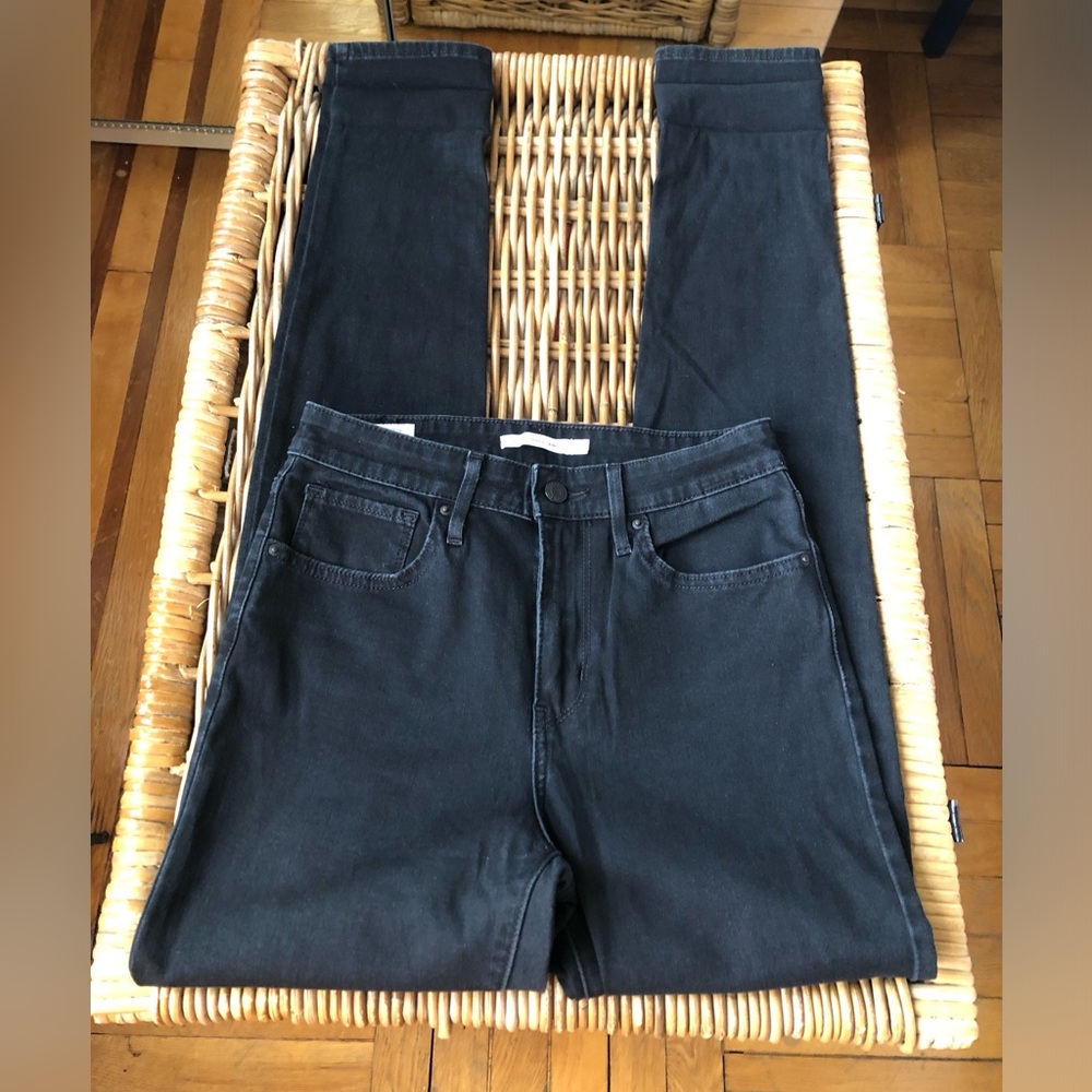 LEVIS HIGH RISE SKINNY JEANS 🖤